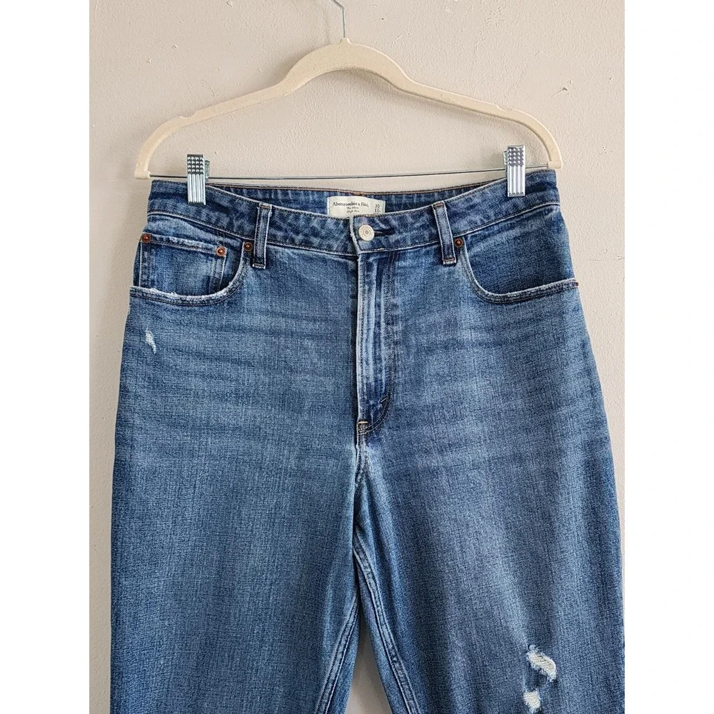 A&F Curve Love The Mom High Rise Size 10 Distressed 90s Casual Grunge Retro Chic